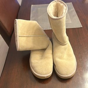 Men’s uggs size 9